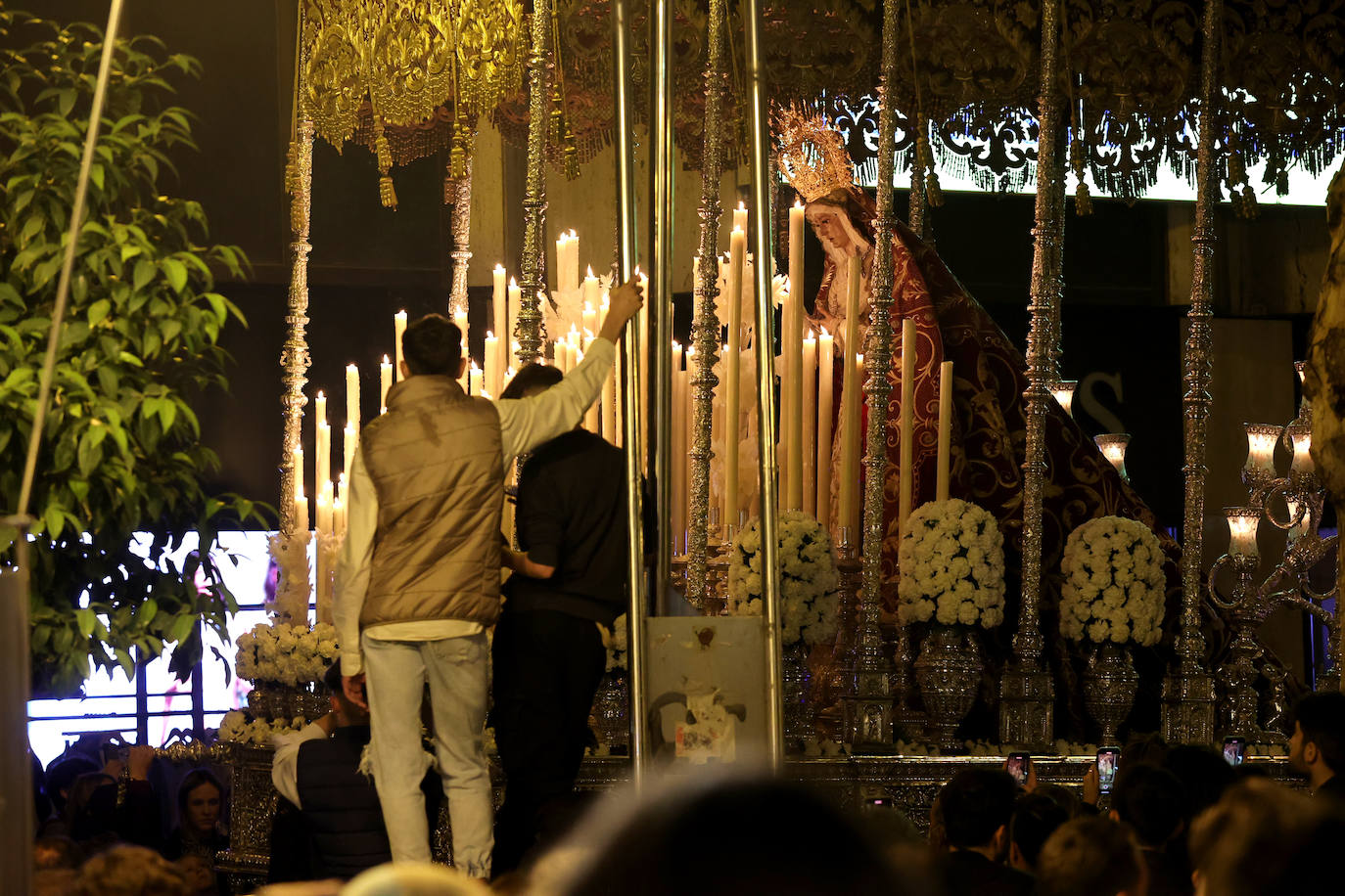 El intimismo de la procesión de la Buena Muerte de Córdoba, en imágenes