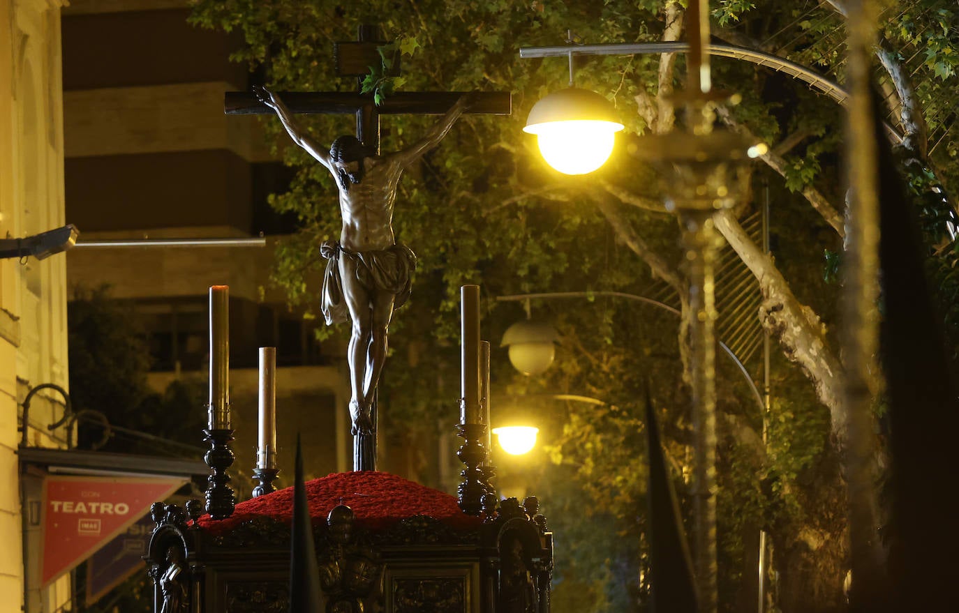 El intimismo de la procesión de la Buena Muerte de Córdoba, en imágenes