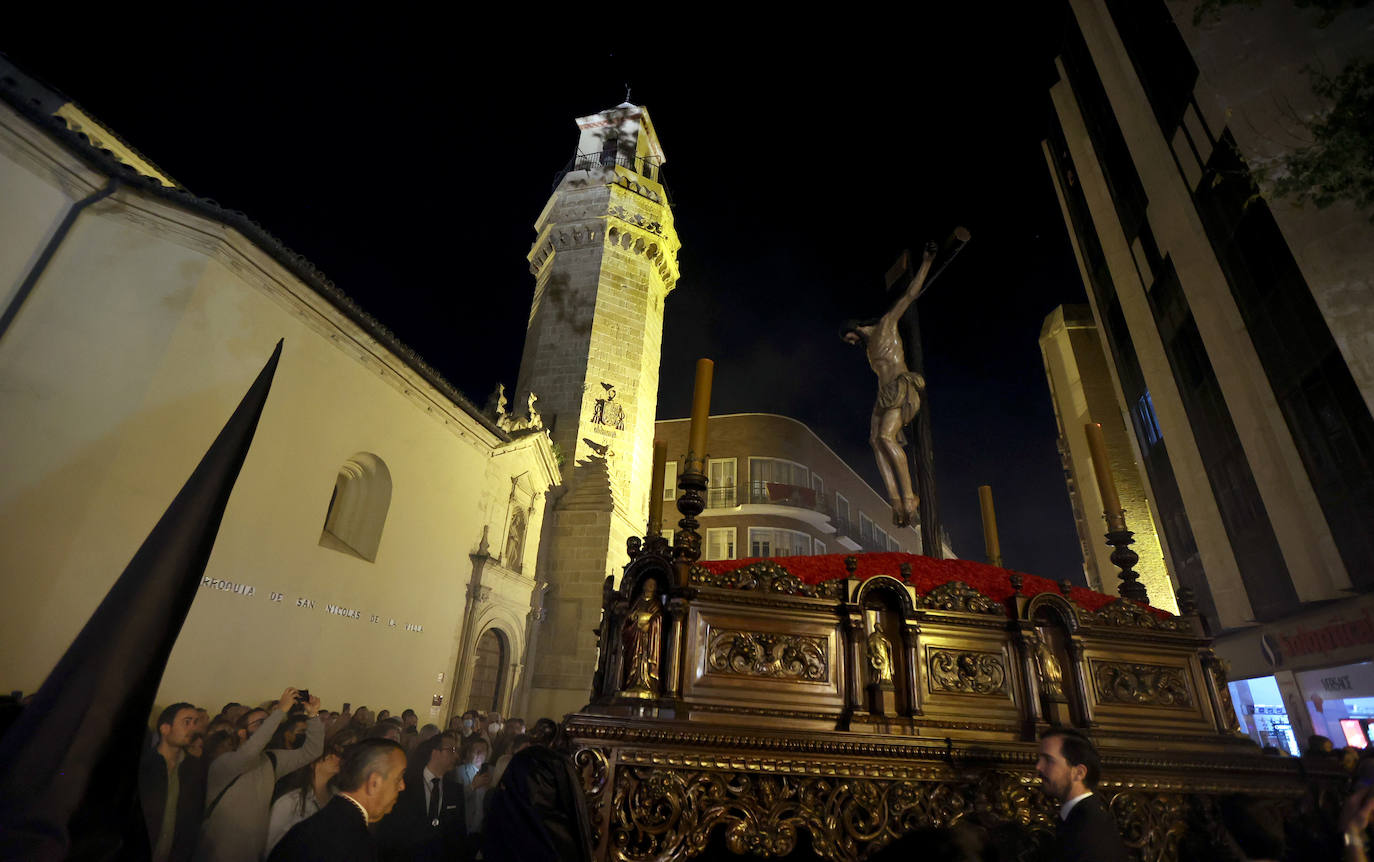 El intimismo de la procesión de la Buena Muerte de Córdoba, en imágenes