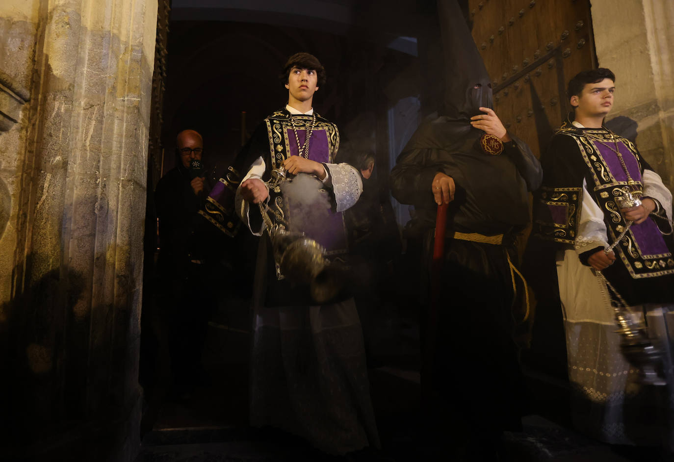 El intimismo de la procesión de la Buena Muerte de Córdoba, en imágenes