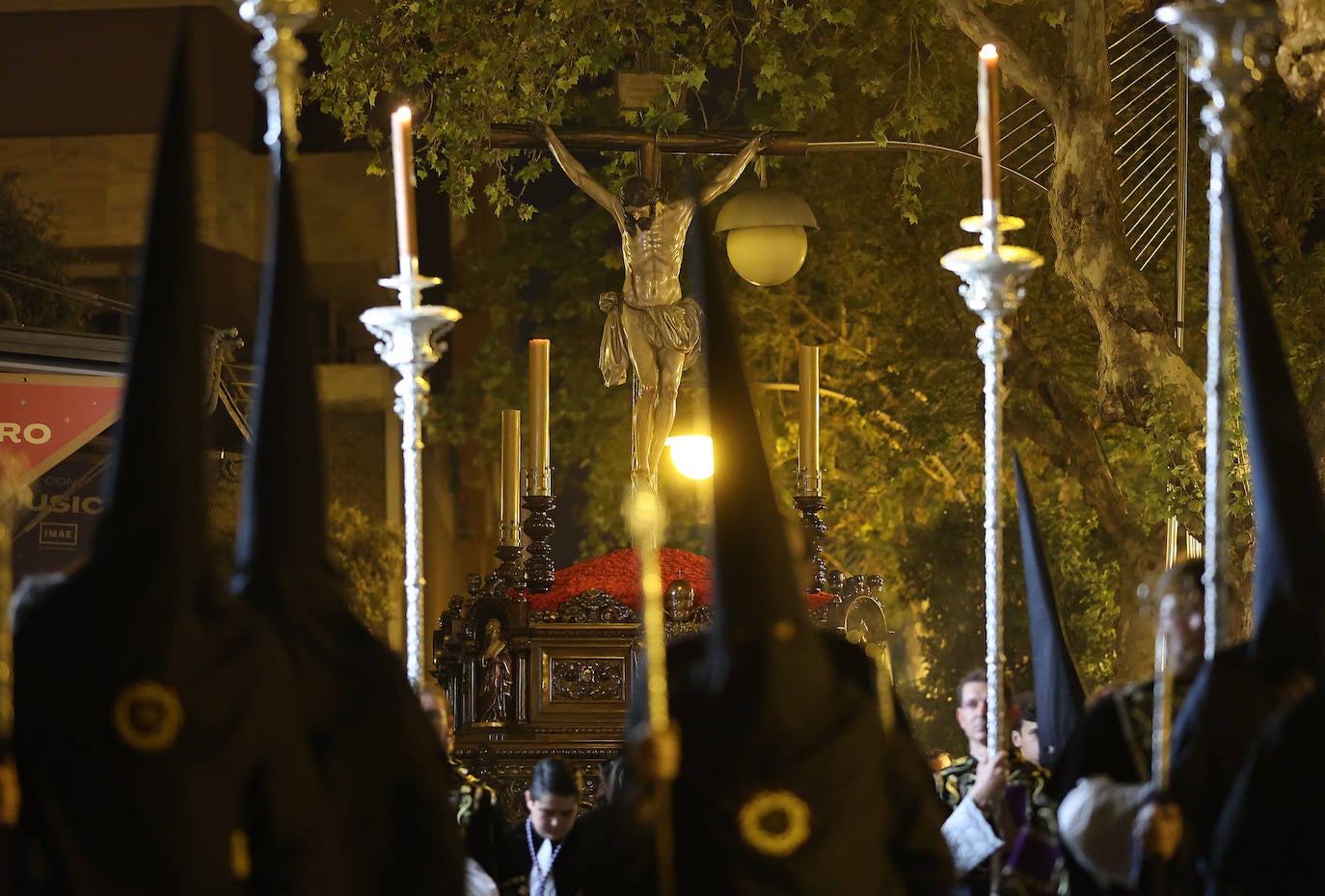 El intimismo de la procesión de la Buena Muerte de Córdoba, en imágenes