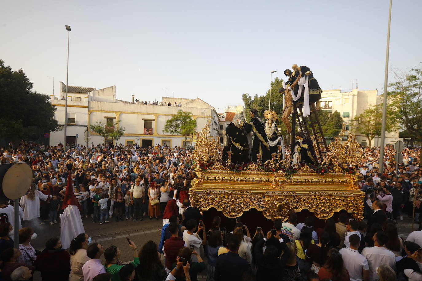 Viernes Santo | La popular procesión del Descendimiento de Córdoba, en imágenes