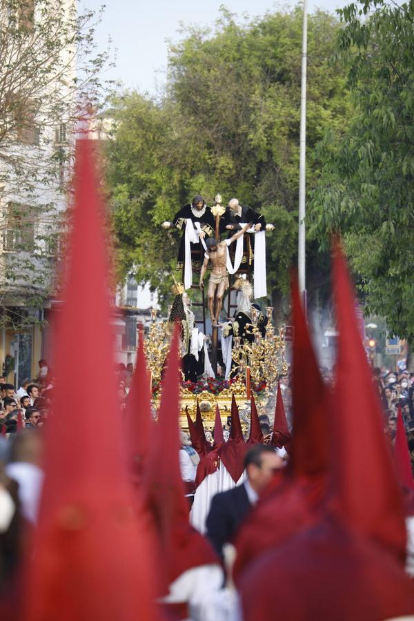 Viernes Santo | La popular procesión del Descendimiento de Córdoba, en imágenes