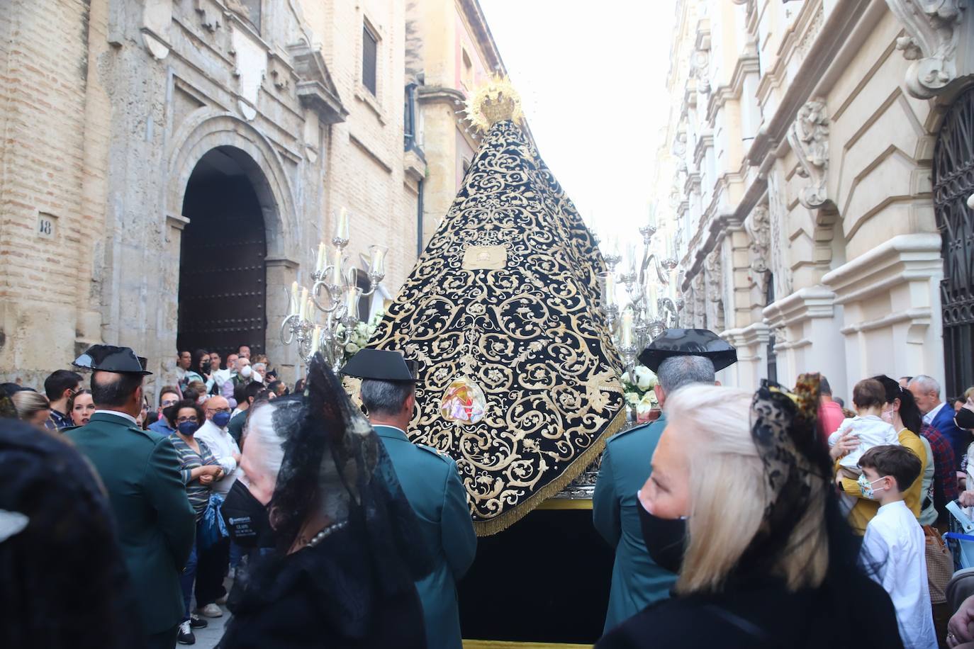 Viernes Santo | La devoción en la procesión de los Dolores, en imágenes