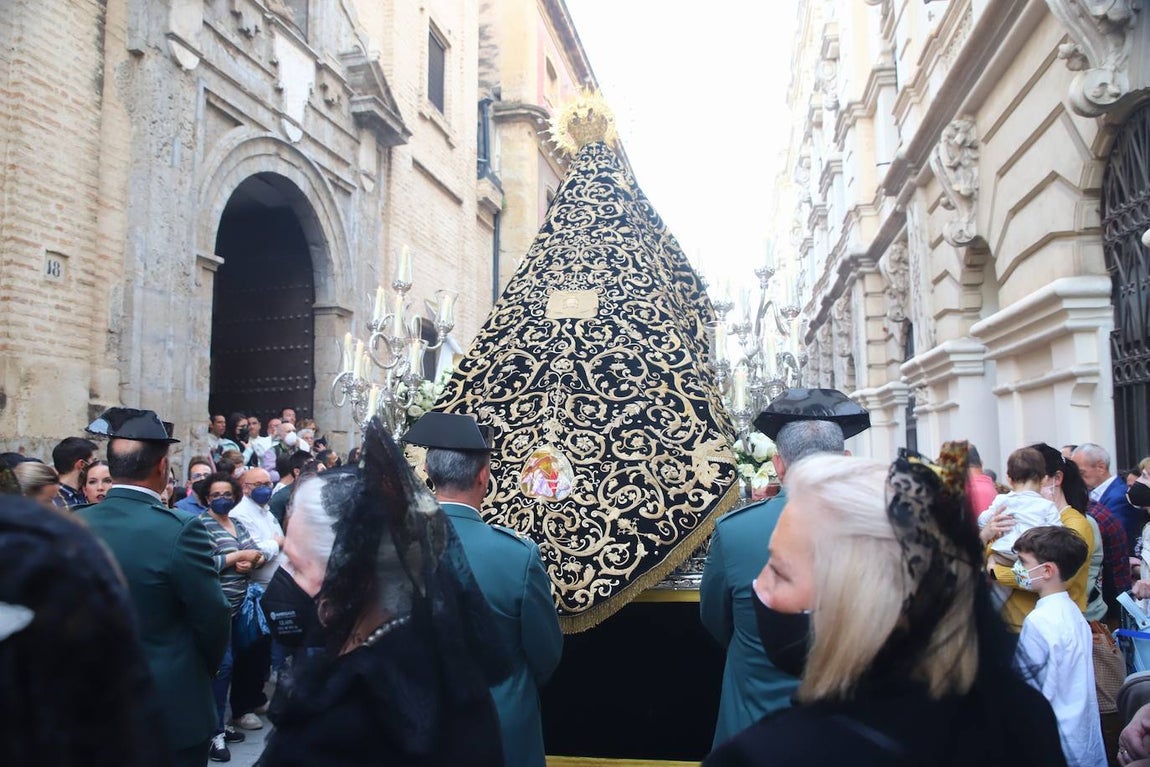 Viernes Santo | La devoción en la procesión de los Dolores, en imágenes