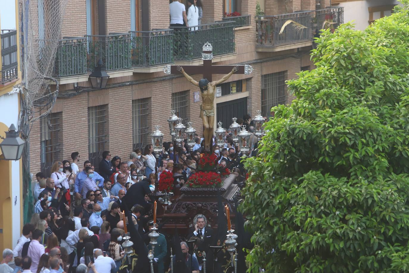 Viernes Santo | La devoción en la procesión de los Dolores, en imágenes