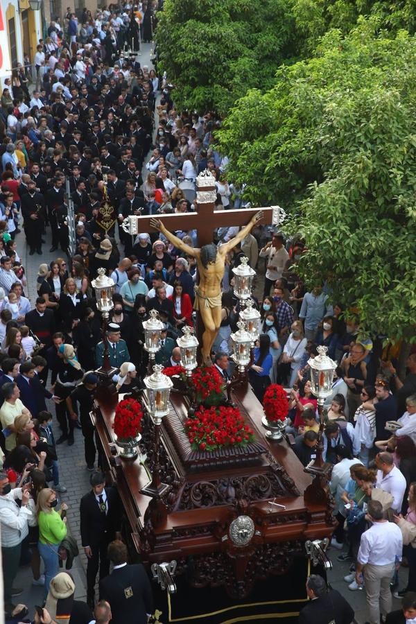 Viernes Santo | La devoción en la procesión de los Dolores, en imágenes