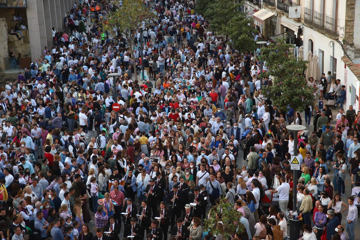 Viernes Santo | La devoción en la procesión de los Dolores, en imágenes