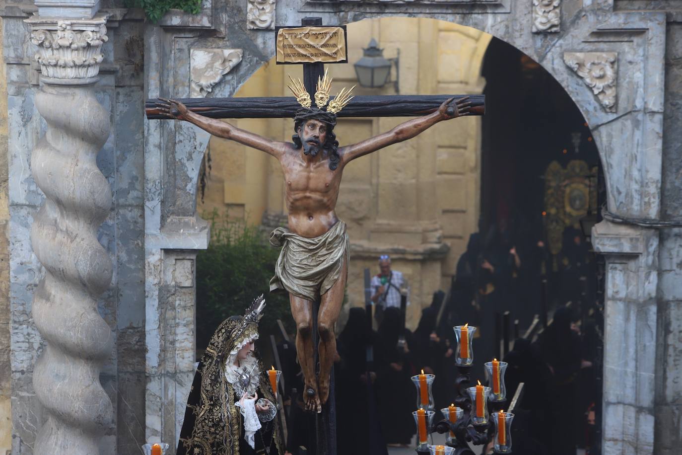 Viernes Santo | La hermosa procesión de la Expiración de Córdoba, en imágenes