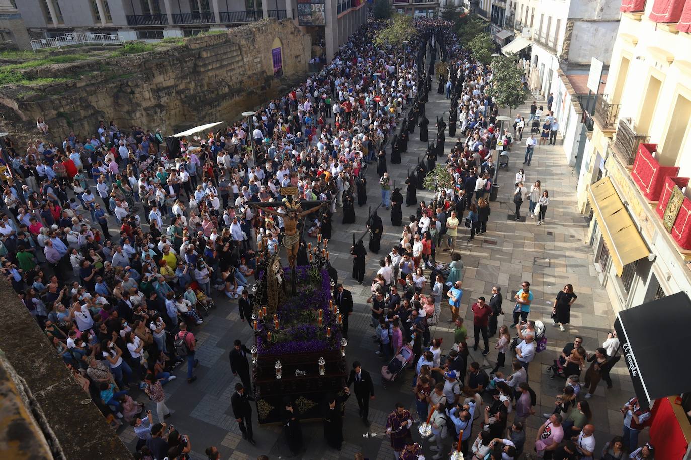 Viernes Santo | La hermosa procesión de la Expiración de Córdoba, en imágenes