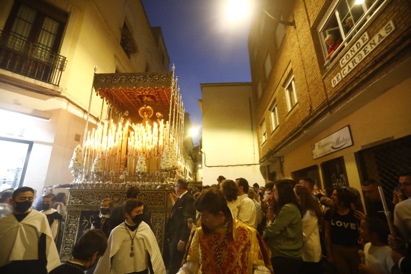 Viernes Santo | La solemne procesión del Santo Sepulcro de Córdoba, en imágenes