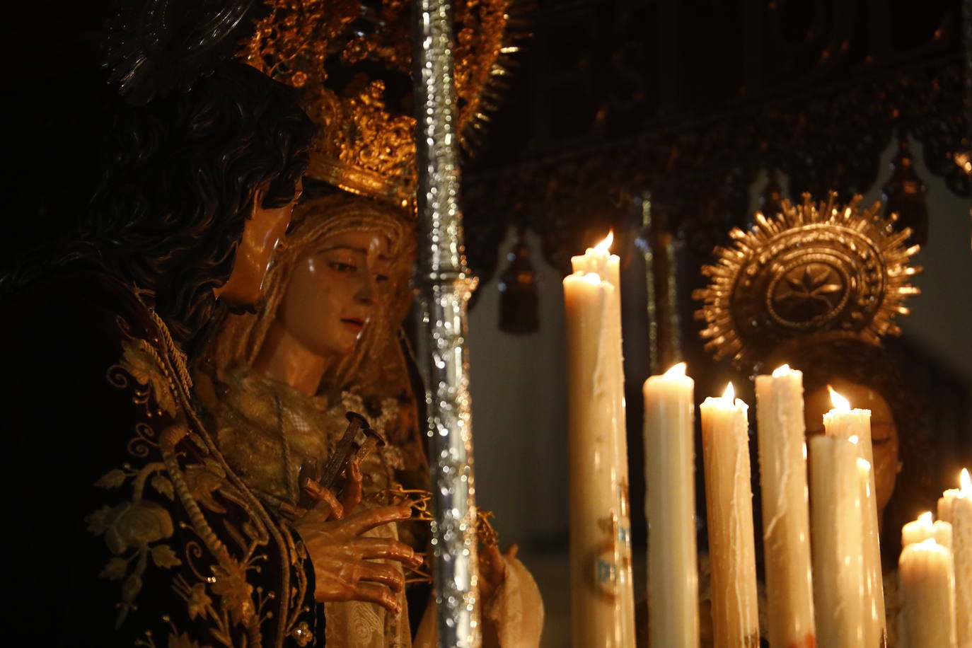 Viernes Santo | La solemne procesión del Santo Sepulcro de Córdoba, en imágenes