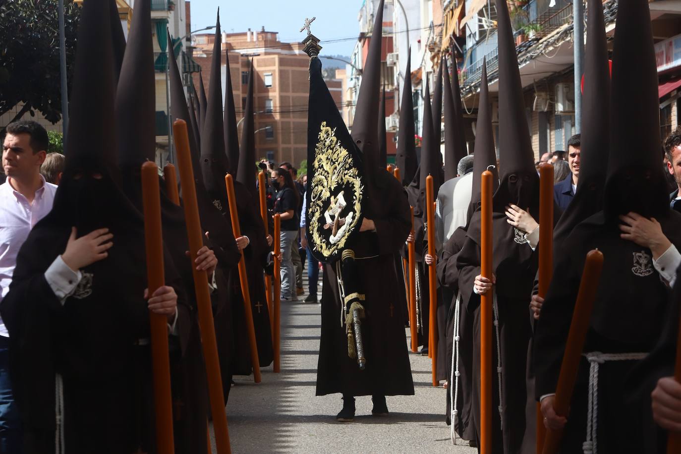 Viernes Santo | La vibrante procesión de la Soledad de Córdoba, en imágenes