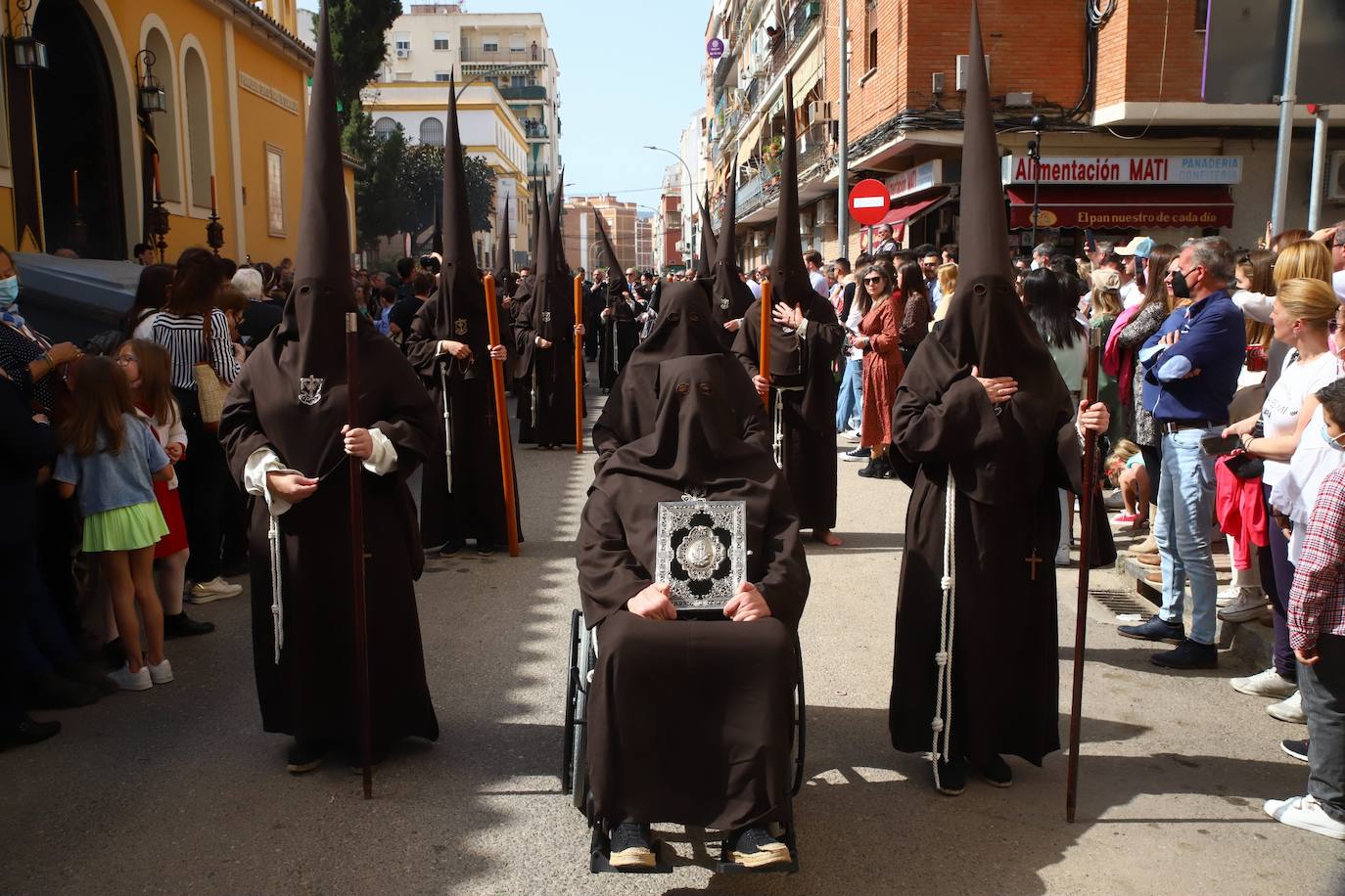 Viernes Santo | La vibrante procesión de la Soledad de Córdoba, en imágenes