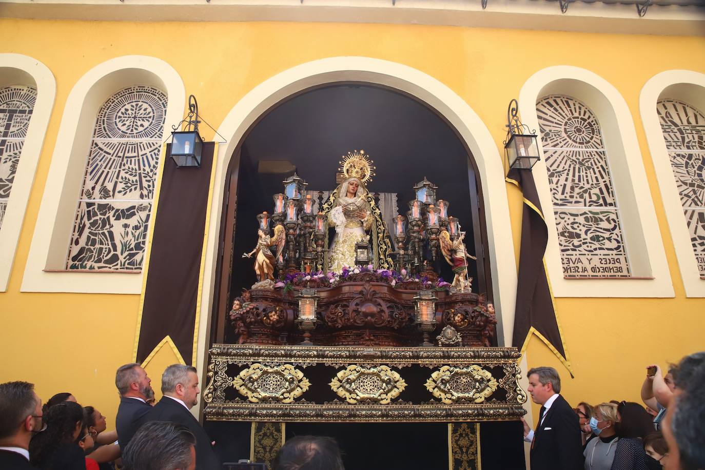 Viernes Santo | La vibrante procesión de la Soledad de Córdoba, en imágenes