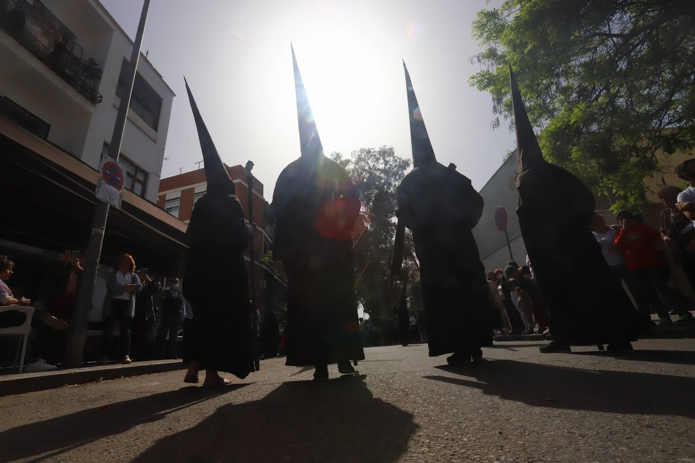 Viernes Santo | La vibrante procesión de la Soledad de Córdoba, en imágenes