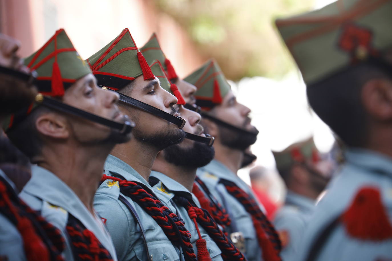 En imágenes, la Legión con el Señor de la Caridad este Viernes Santo en Córdoba