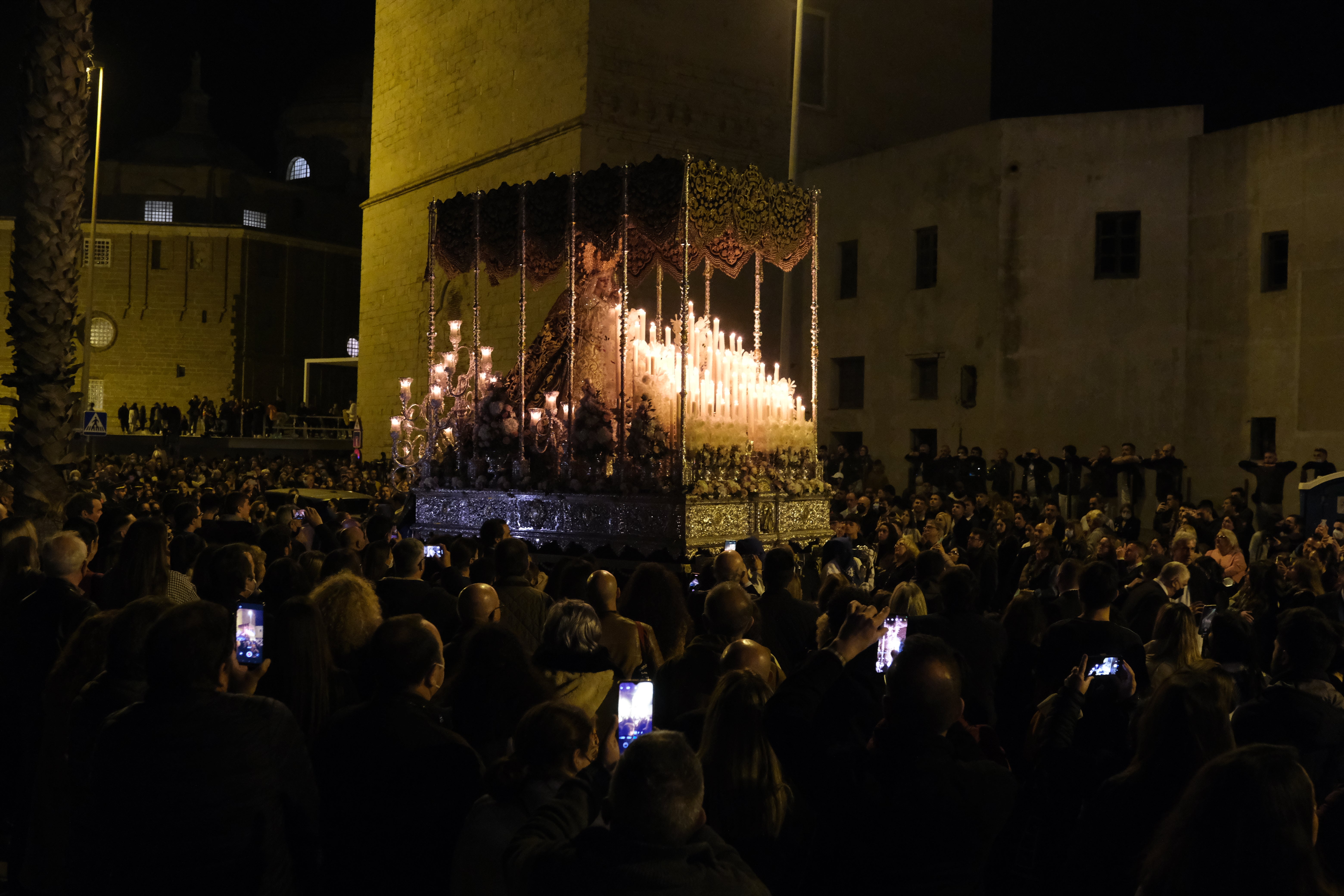 Fotos: El Perdón, esta Madrugada en la Semana Santa de Cádiz 2022