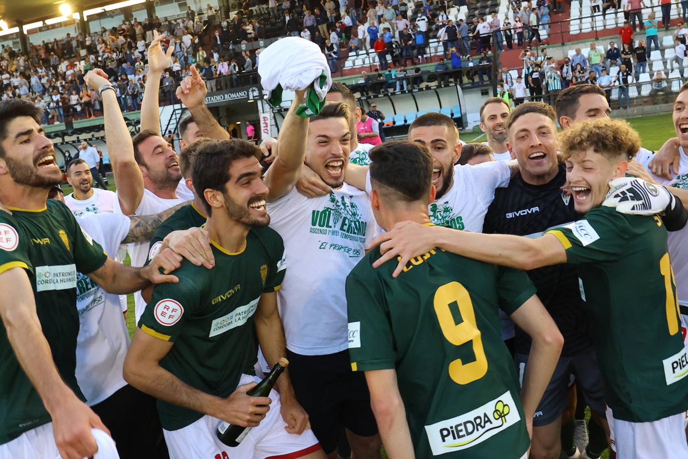 La fiesta del ascenso del Córdoba CF en Mérida, en imágenes