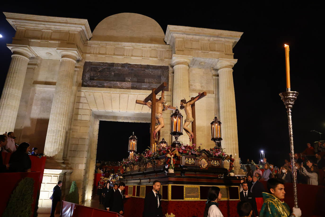 En imágenes, el histórico estreno de la Conversión en la carrera oficial de la Semana Santa de Córdoba