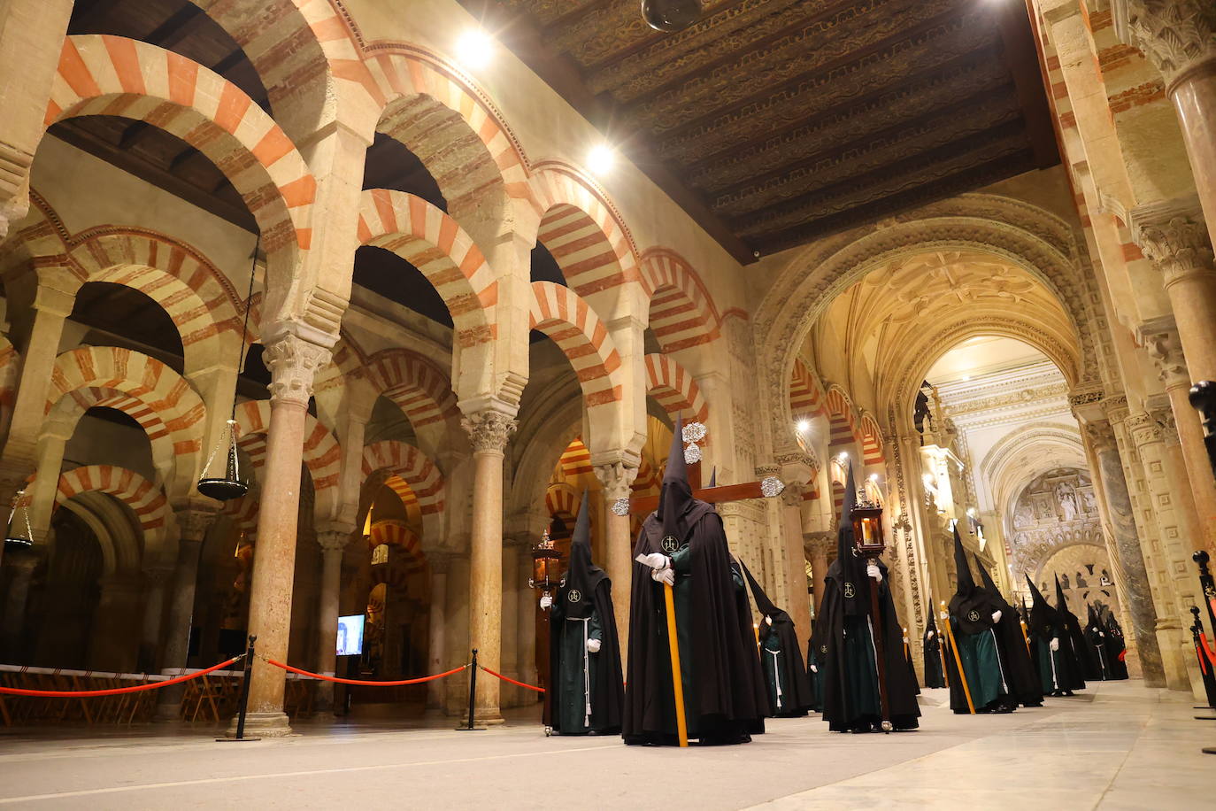 En imágenes, el histórico estreno de la Conversión en la carrera oficial de la Semana Santa de Córdoba