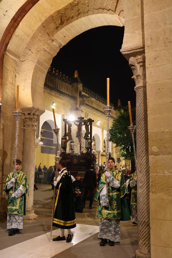 En imágenes, el histórico estreno de la Conversión en la carrera oficial de la Semana Santa de Córdoba