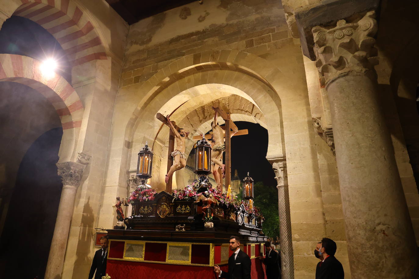 En imágenes, el histórico estreno de la Conversión en la carrera oficial de la Semana Santa de Córdoba