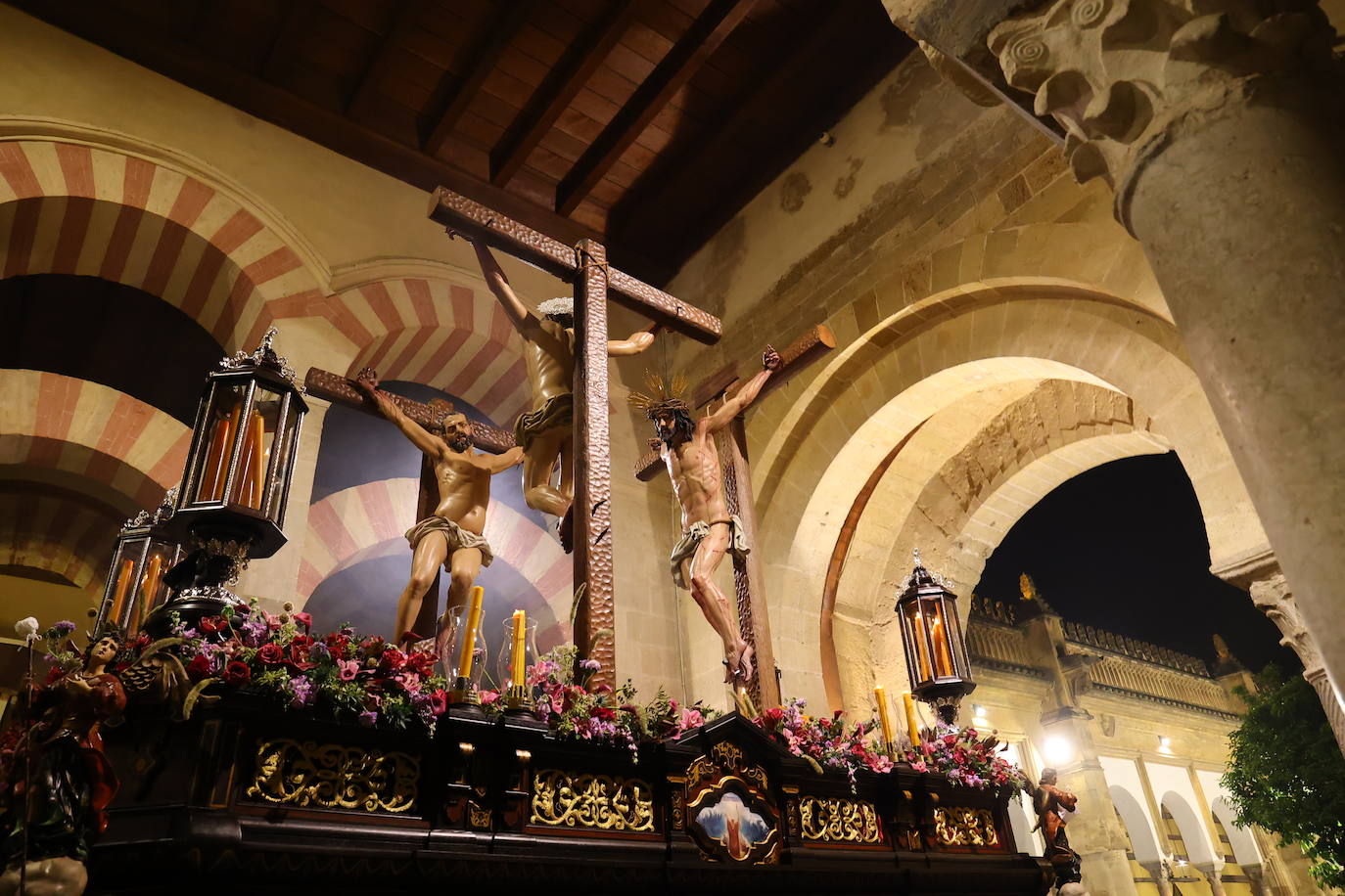 En imágenes, el histórico estreno de la Conversión en la carrera oficial de la Semana Santa de Córdoba