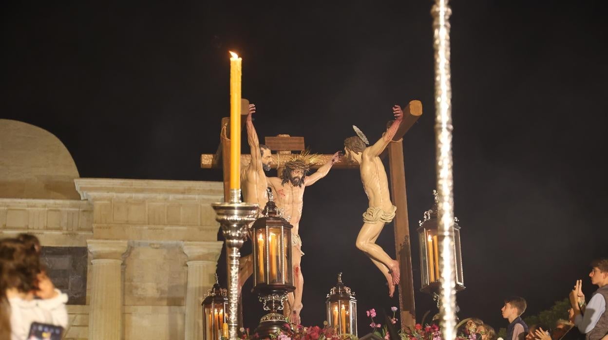 En imágenes, el histórico estreno de la Conversión en la carrera oficial de la Semana Santa de Córdoba