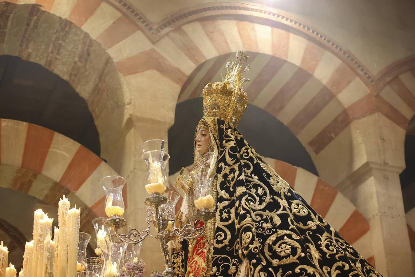 En imágenes, la Virgen de los Dolores en la Catedral de Córdoba el Viernes Santo