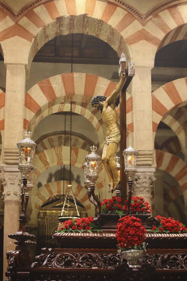 En imágenes, la Virgen de los Dolores en la Catedral de Córdoba el Viernes Santo