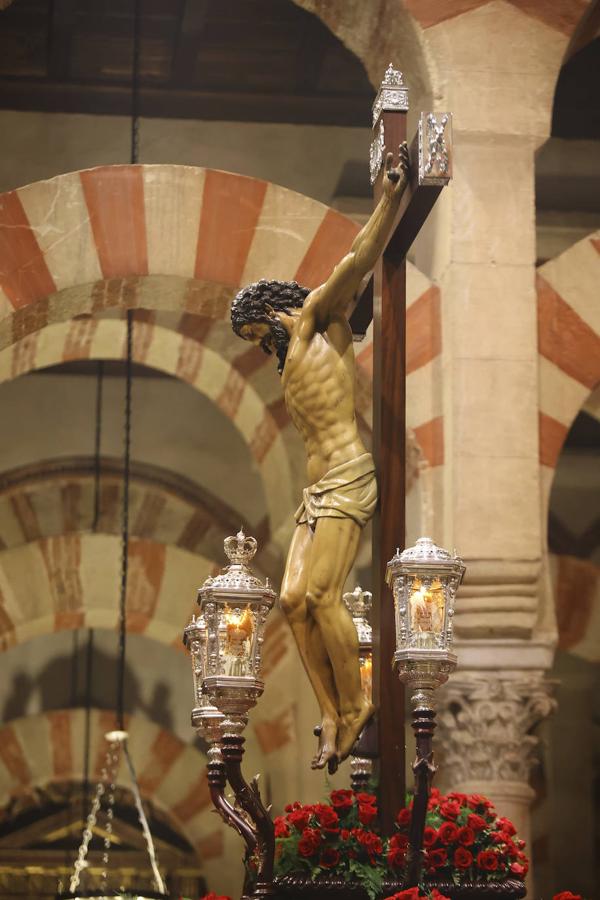 En imágenes, la Virgen de los Dolores en la Catedral de Córdoba el Viernes Santo