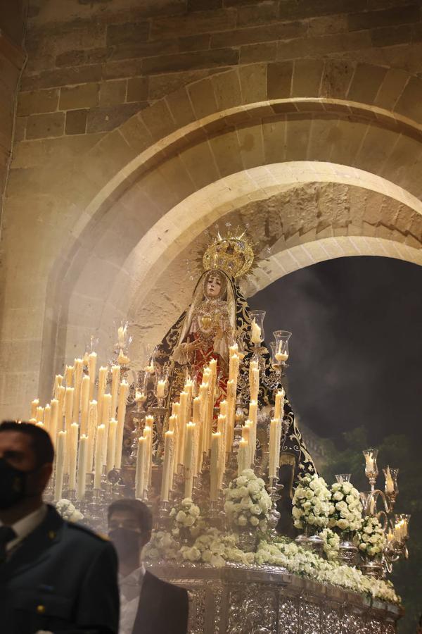 En imágenes, la Virgen de los Dolores en la Catedral de Córdoba el Viernes Santo