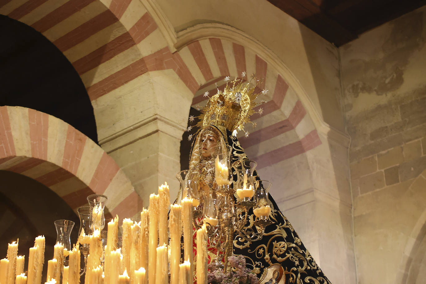 En imágenes, la Virgen de los Dolores en la Catedral de Córdoba el Viernes Santo