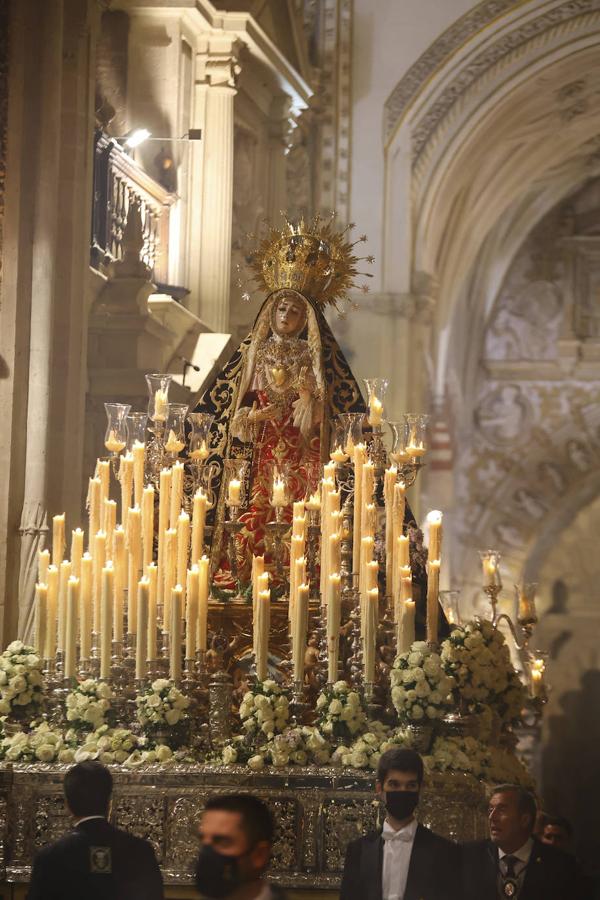 En imágenes, la Virgen de los Dolores en la Catedral de Córdoba el Viernes Santo