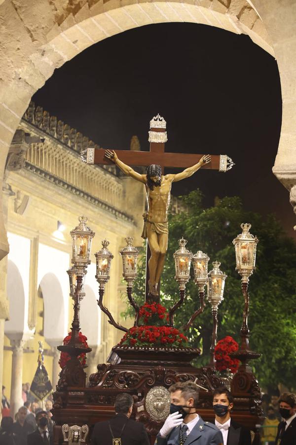 En imágenes, la Virgen de los Dolores en la Catedral de Córdoba el Viernes Santo