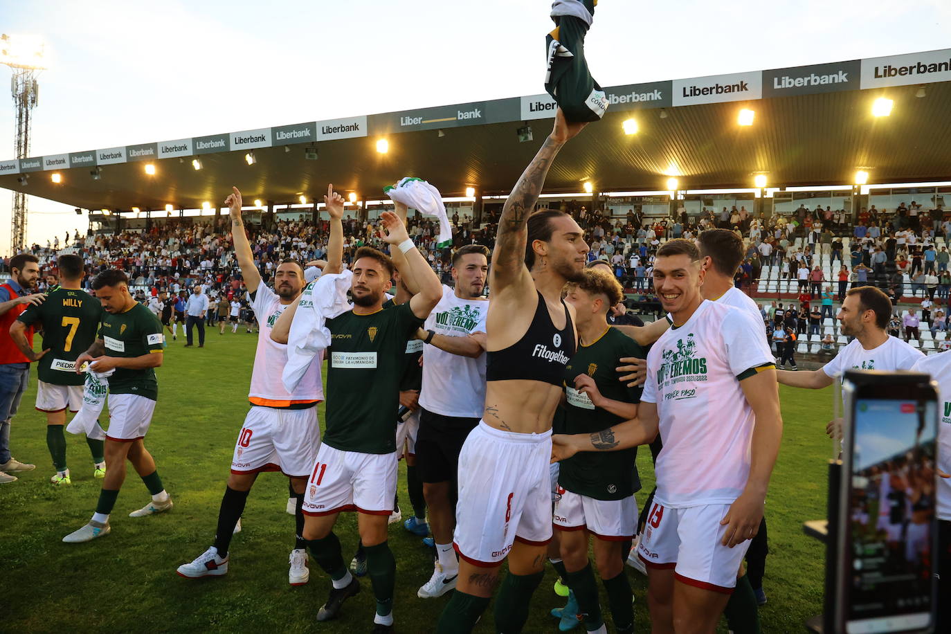 La fiesta del ascenso del Córdoba CF en Mérida, en imágenes