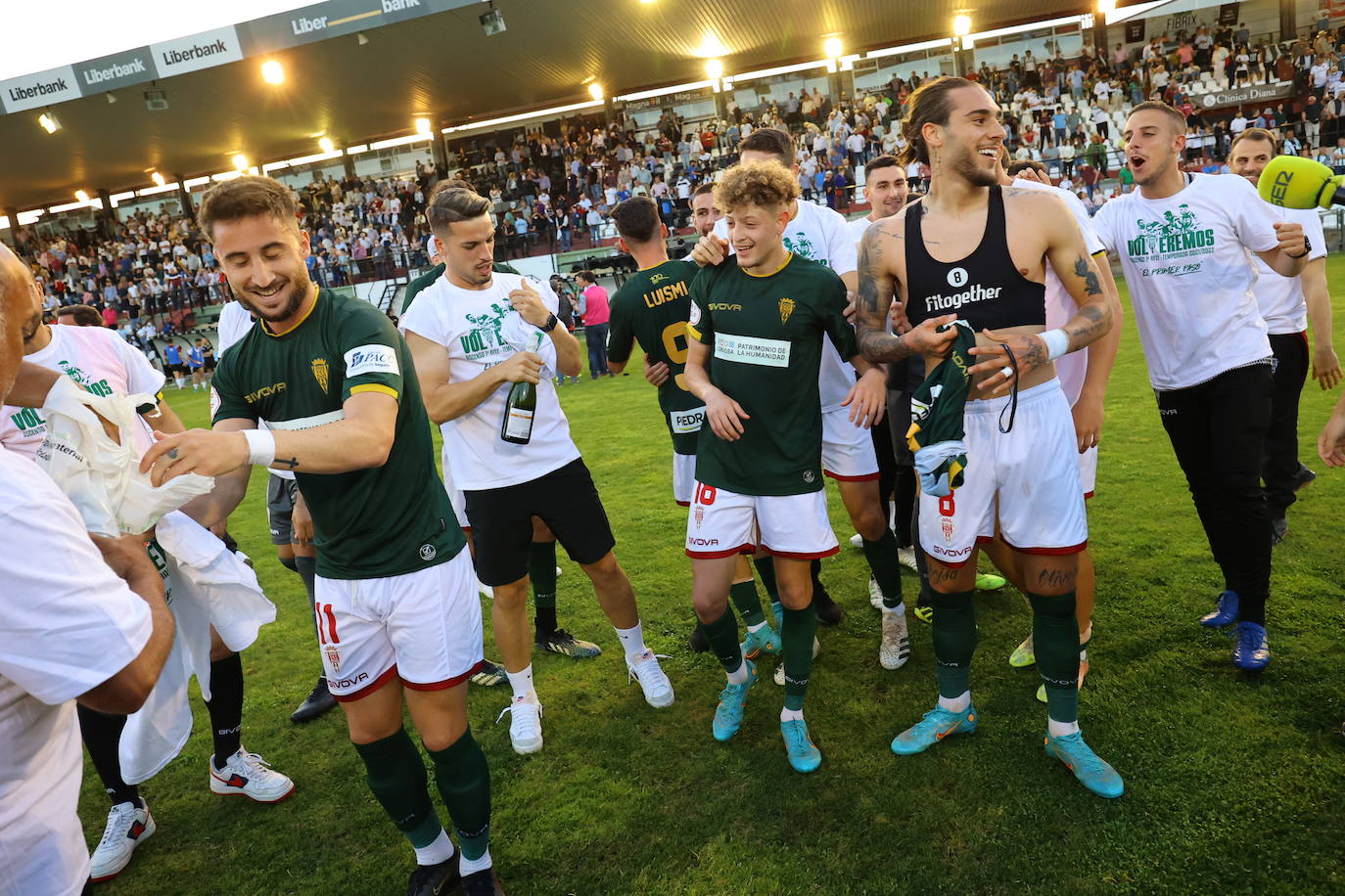 La fiesta del ascenso del Córdoba CF en Mérida, en imágenes