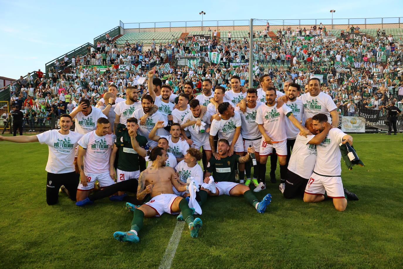 La fiesta del ascenso del Córdoba CF en Mérida, en imágenes