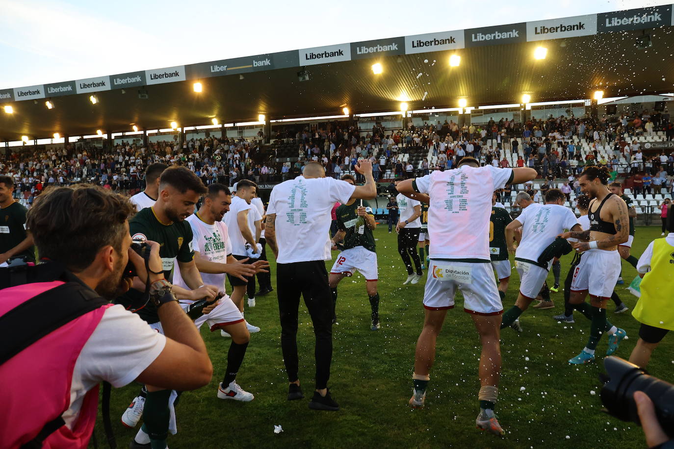 La fiesta del ascenso del Córdoba CF en Mérida, en imágenes