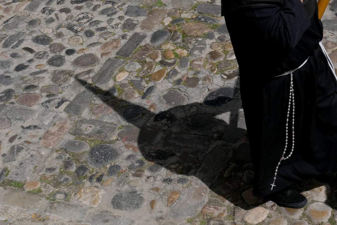 Fotos: Accidentado Sábado Santo para el Santo Entierro en Cádiz