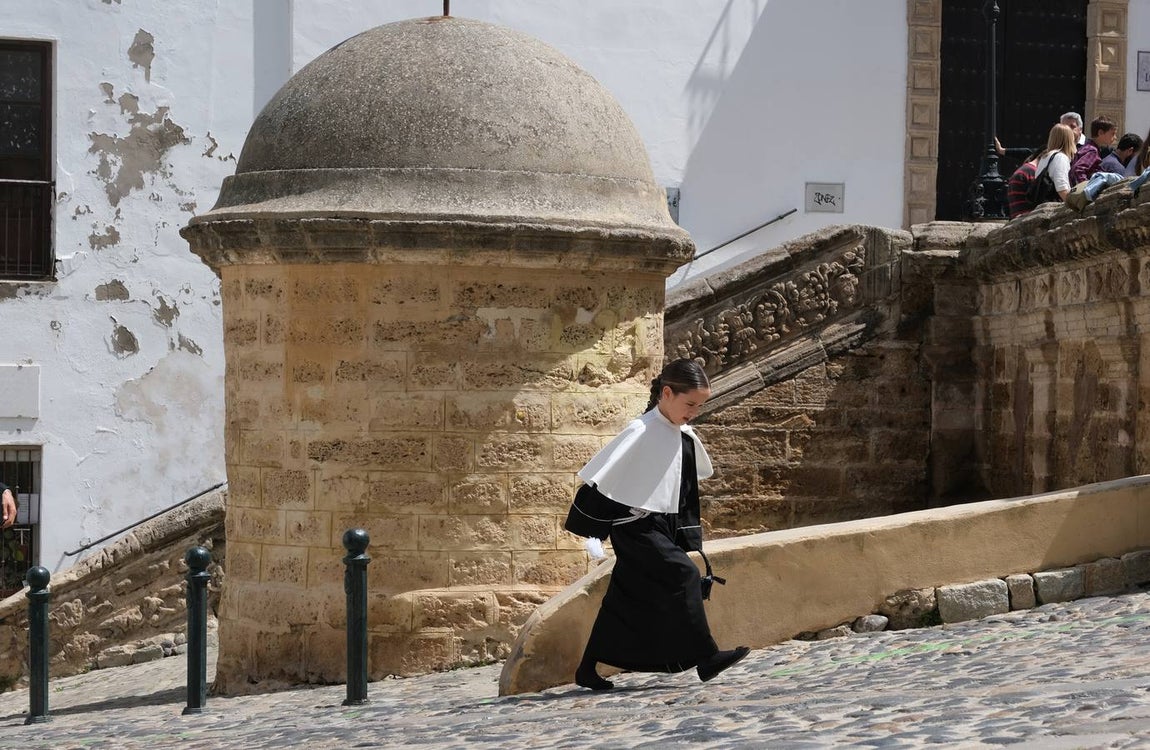 Fotos: Accidentado Sábado Santo para el Santo Entierro en Cádiz