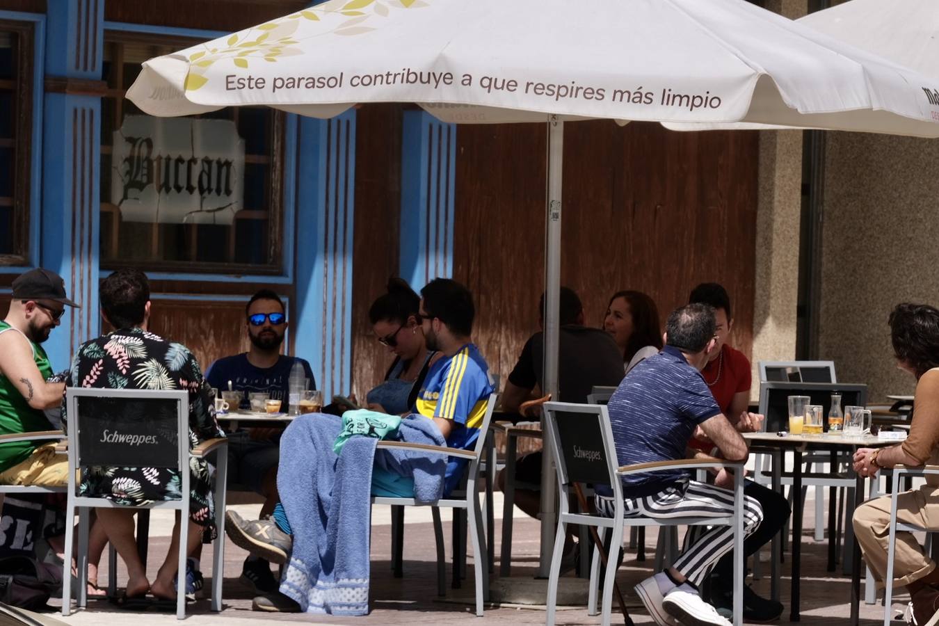 Fotos: Espléndido fin de semana de playa y terrazas en Cádiz