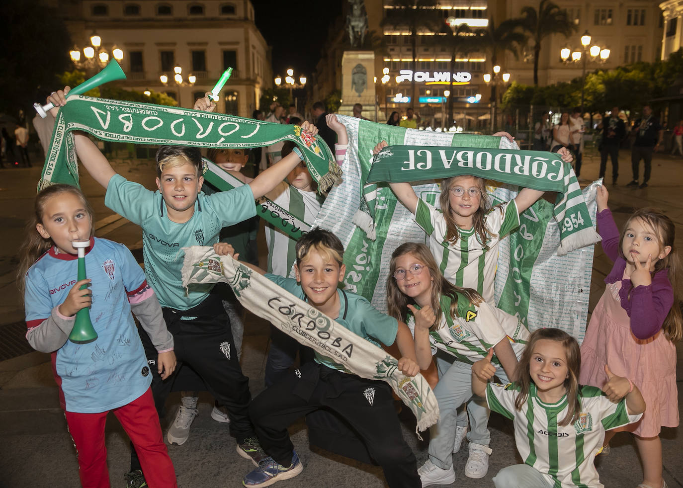 La fiesta del ascenso del Córdoba CF en las Tendillas, en imágenes