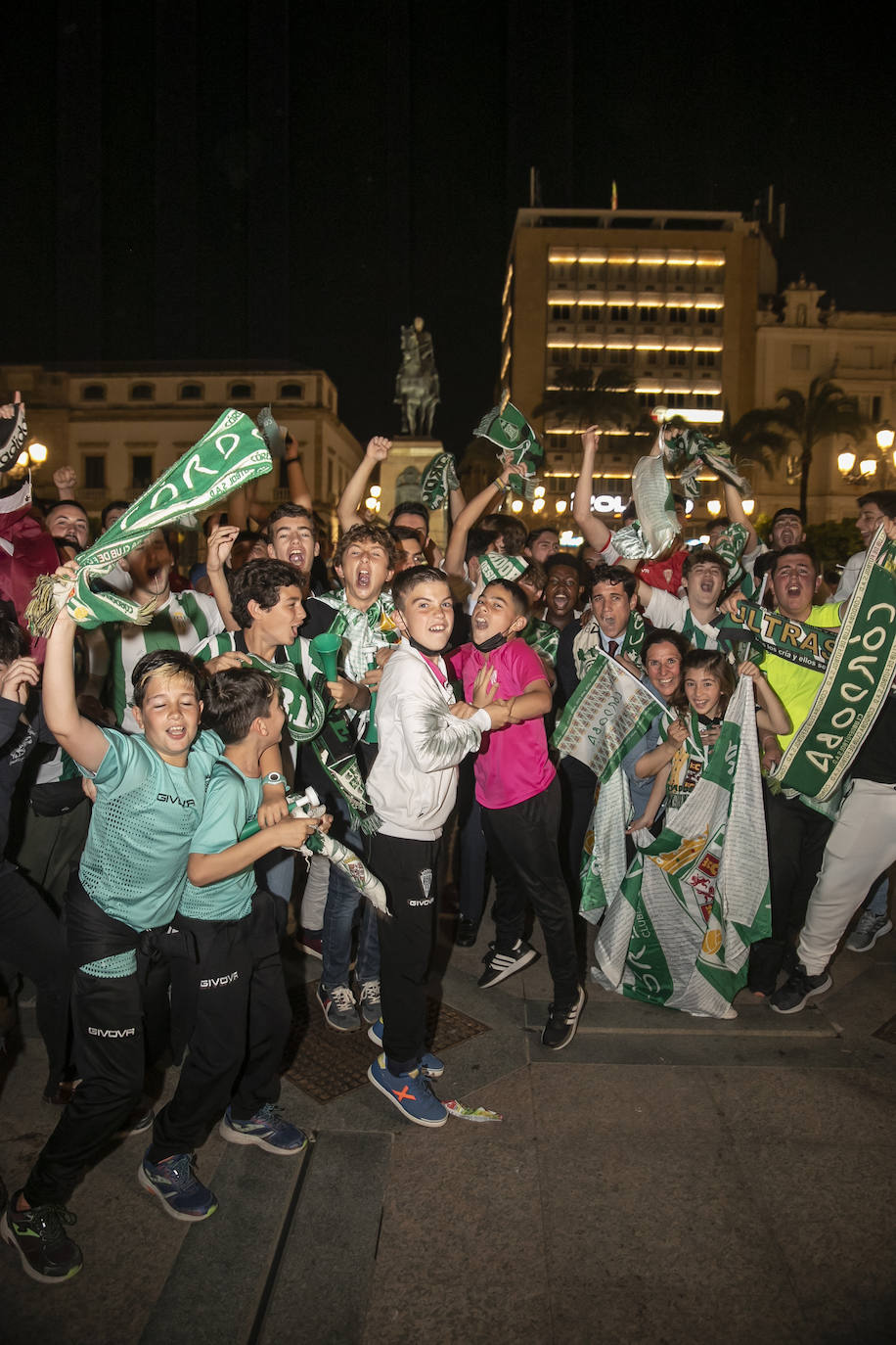 La fiesta del ascenso del Córdoba CF en las Tendillas, en imágenes