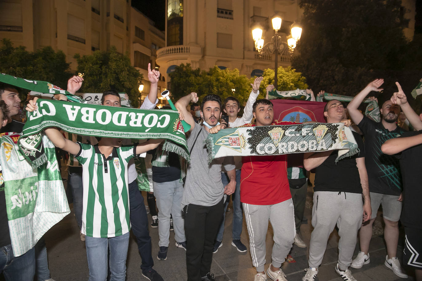 La fiesta del ascenso del Córdoba CF en las Tendillas, en imágenes