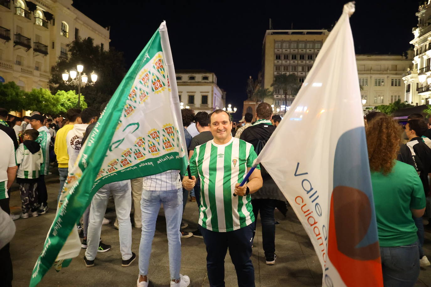 La celebración de los jugadores del Córdoba CF en Las Tendillas, en imágenes