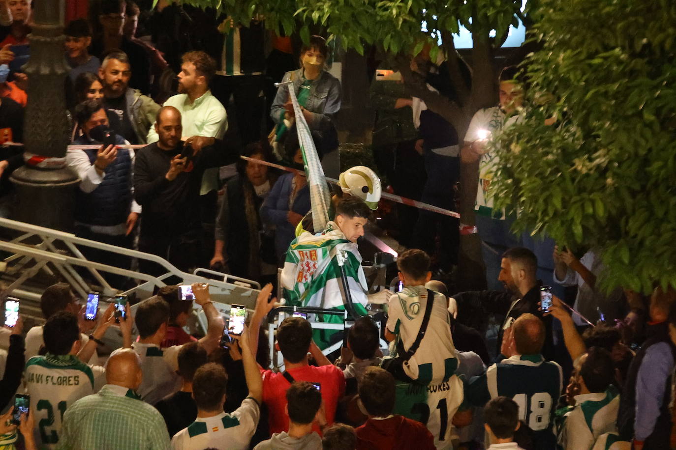 La celebración de los jugadores del Córdoba CF en Las Tendillas, en imágenes