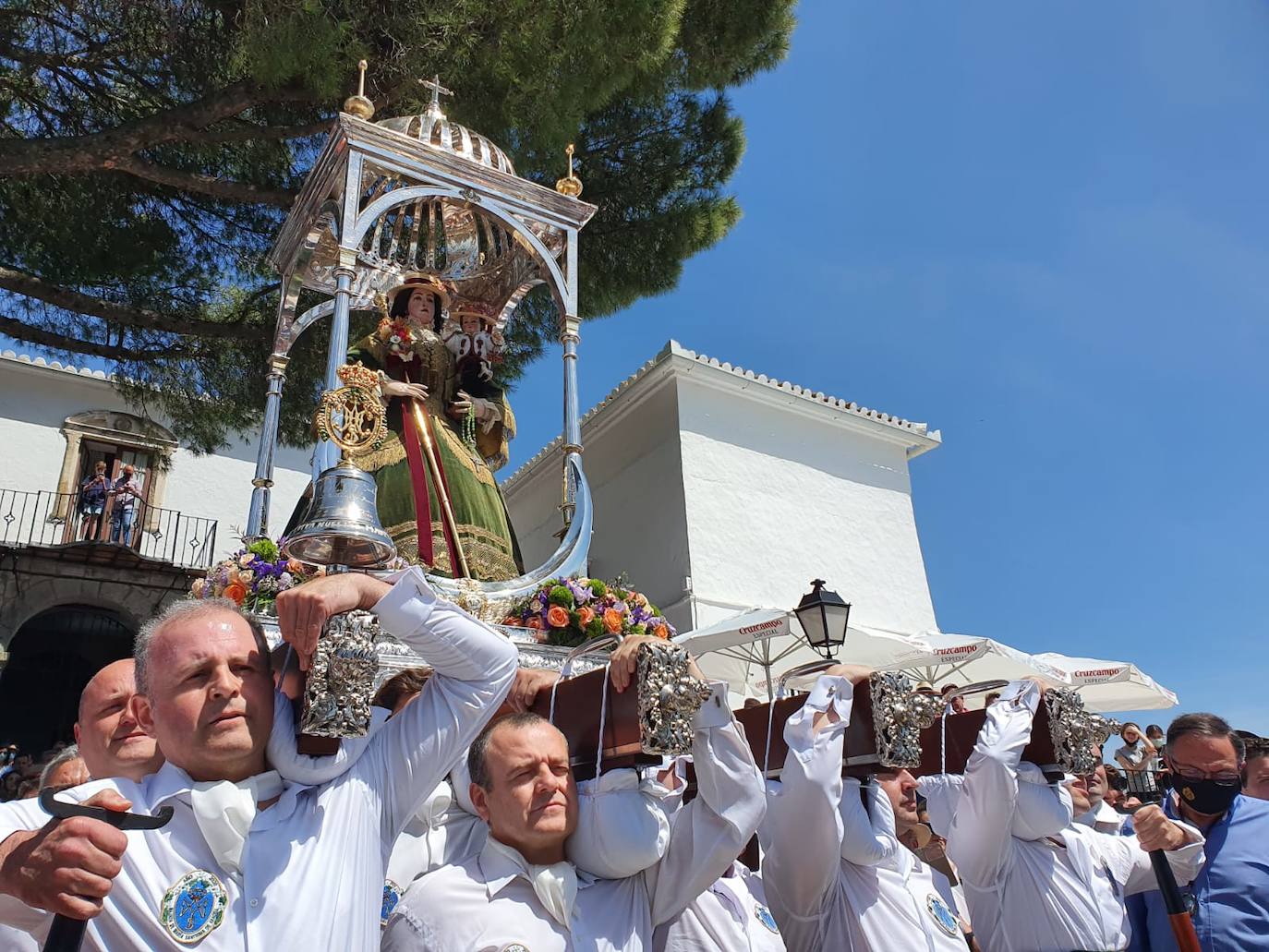 La multitudinaria romería de Bajada de la Virgen de Araceli a Lucena, en imágenes