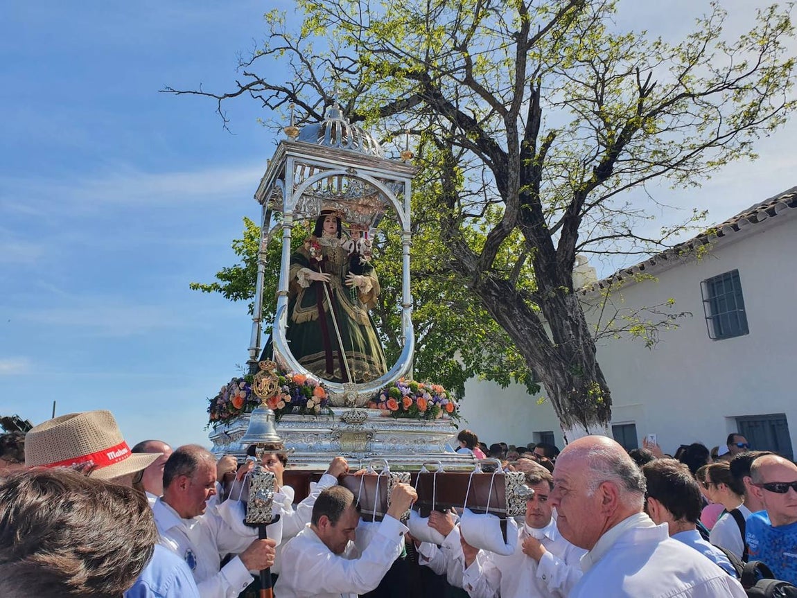 La multitudinaria romería de Bajada de la Virgen de Araceli a Lucena, en imágenes